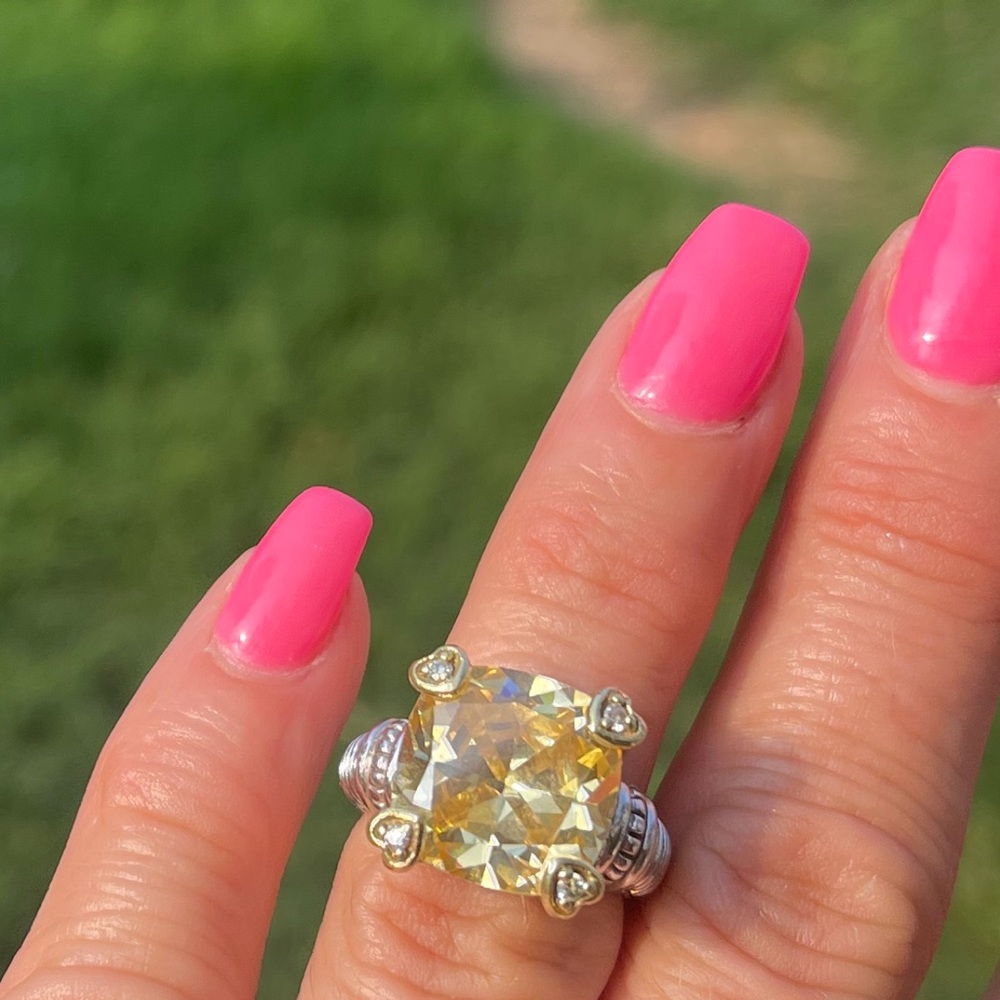 Judith Ripka Two Canary, diamond, 18K and SS ring size 5. A stunning piece!